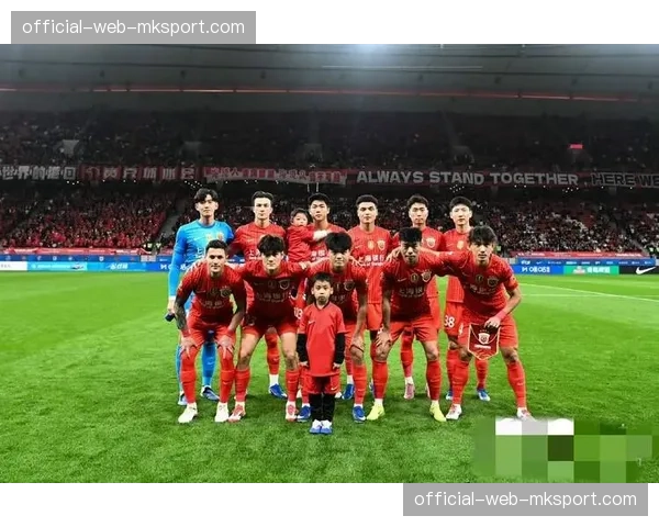 上海海港4-0完胜武汉三镇，蒋光太伤愈复出终结三轮不胜